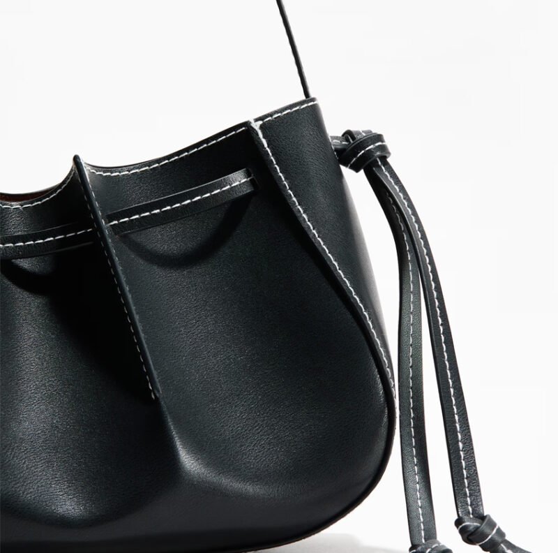 22 Pleated shoulder bag