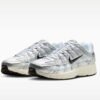 NIKE P600