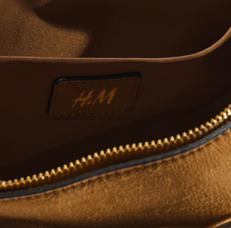 36 Shoulder bag with decorative strap
