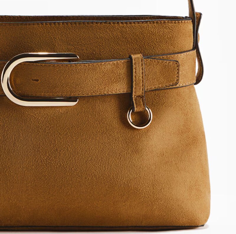 38 Shoulder bag with decorative strap