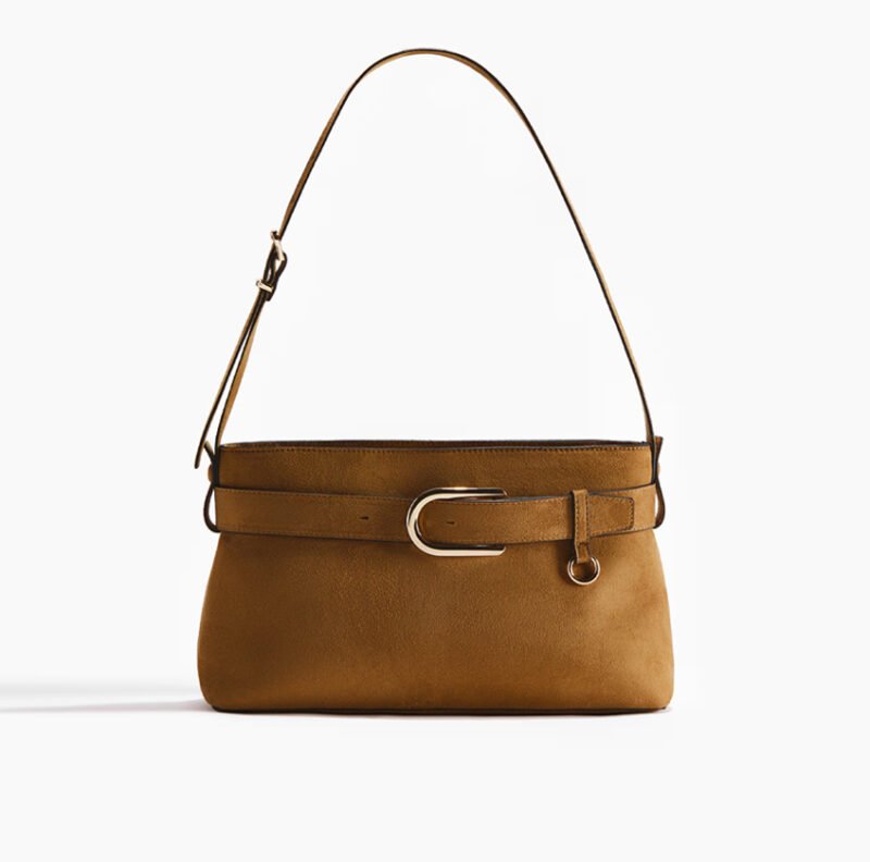 39 Shoulder bag with decorative strap
