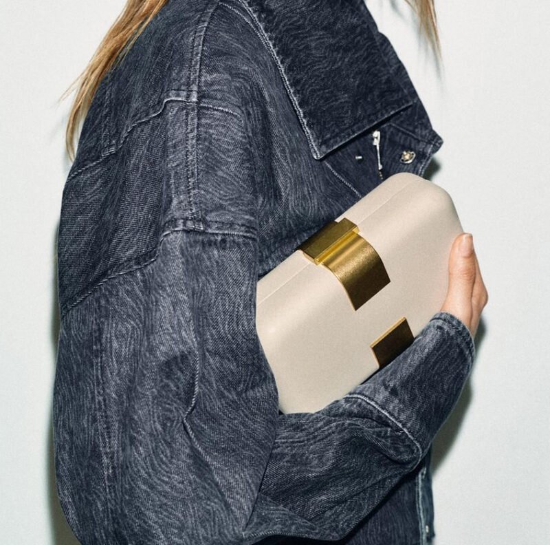 METALIC DETAIL CLUTCH